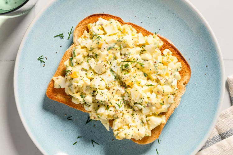 La salade d'œufs crémeuse