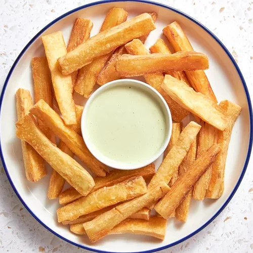 Frites de manioc avec mayonnaise épicée 1